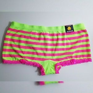 Junior size 8, Boyshorts